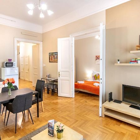 בודפשט Orangehomes Kalvin Sq 2 Bedroom Apartment מראה חיצוני תמונה