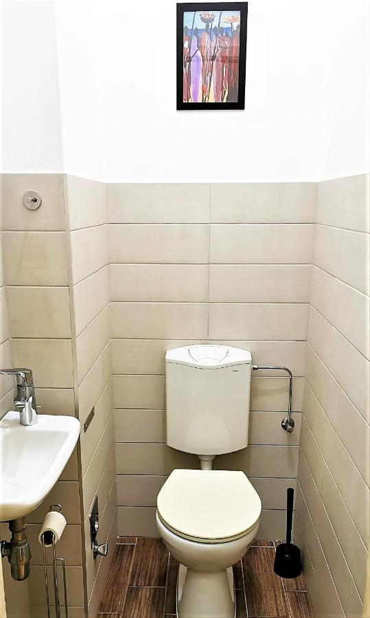 בודפשט Orangehomes Kalvin Sq 2 Bedroom Apartment מראה חיצוני תמונה