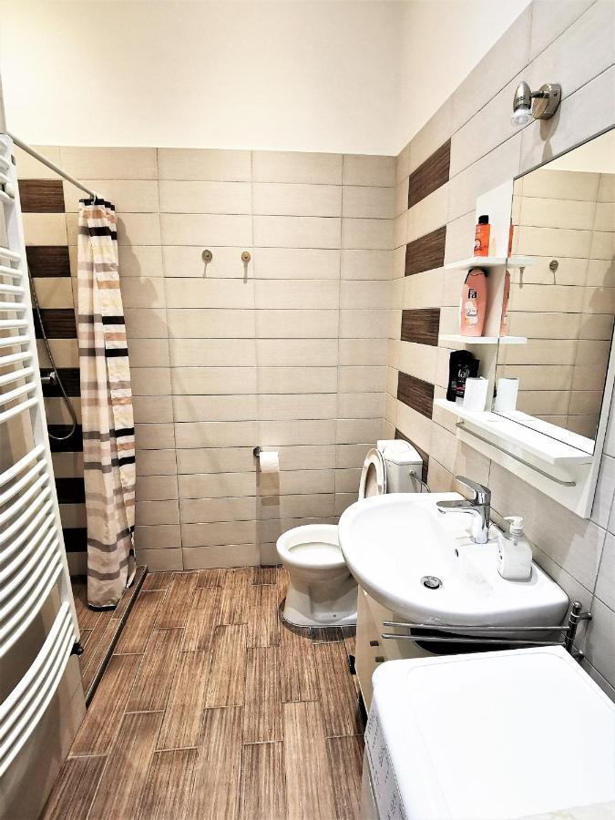 בודפשט Orangehomes Kalvin Sq 2 Bedroom Apartment מראה חיצוני תמונה