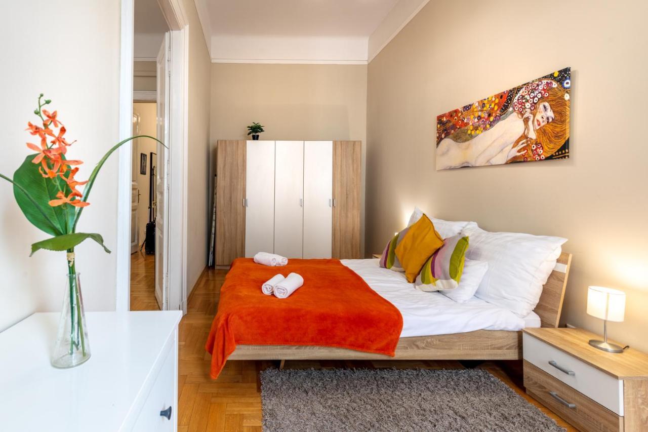 בודפשט Orangehomes Kalvin Sq 2 Bedroom Apartment מראה חיצוני תמונה