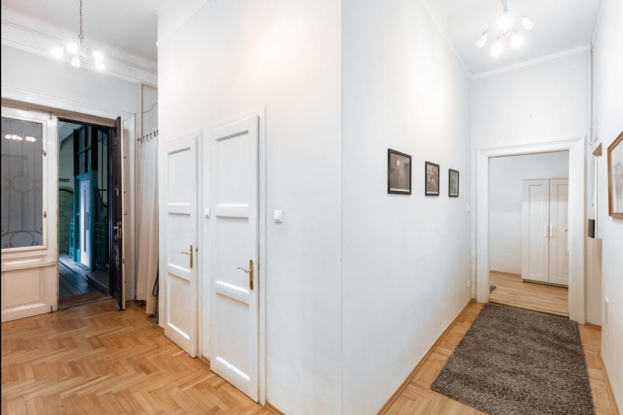 בודפשט Orangehomes Kalvin Sq 2 Bedroom Apartment מראה חיצוני תמונה