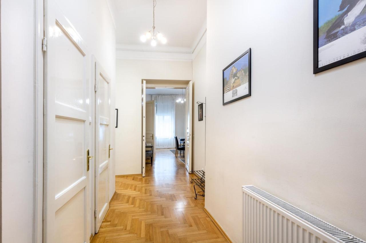 בודפשט Orangehomes Kalvin Sq 2 Bedroom Apartment מראה חיצוני תמונה