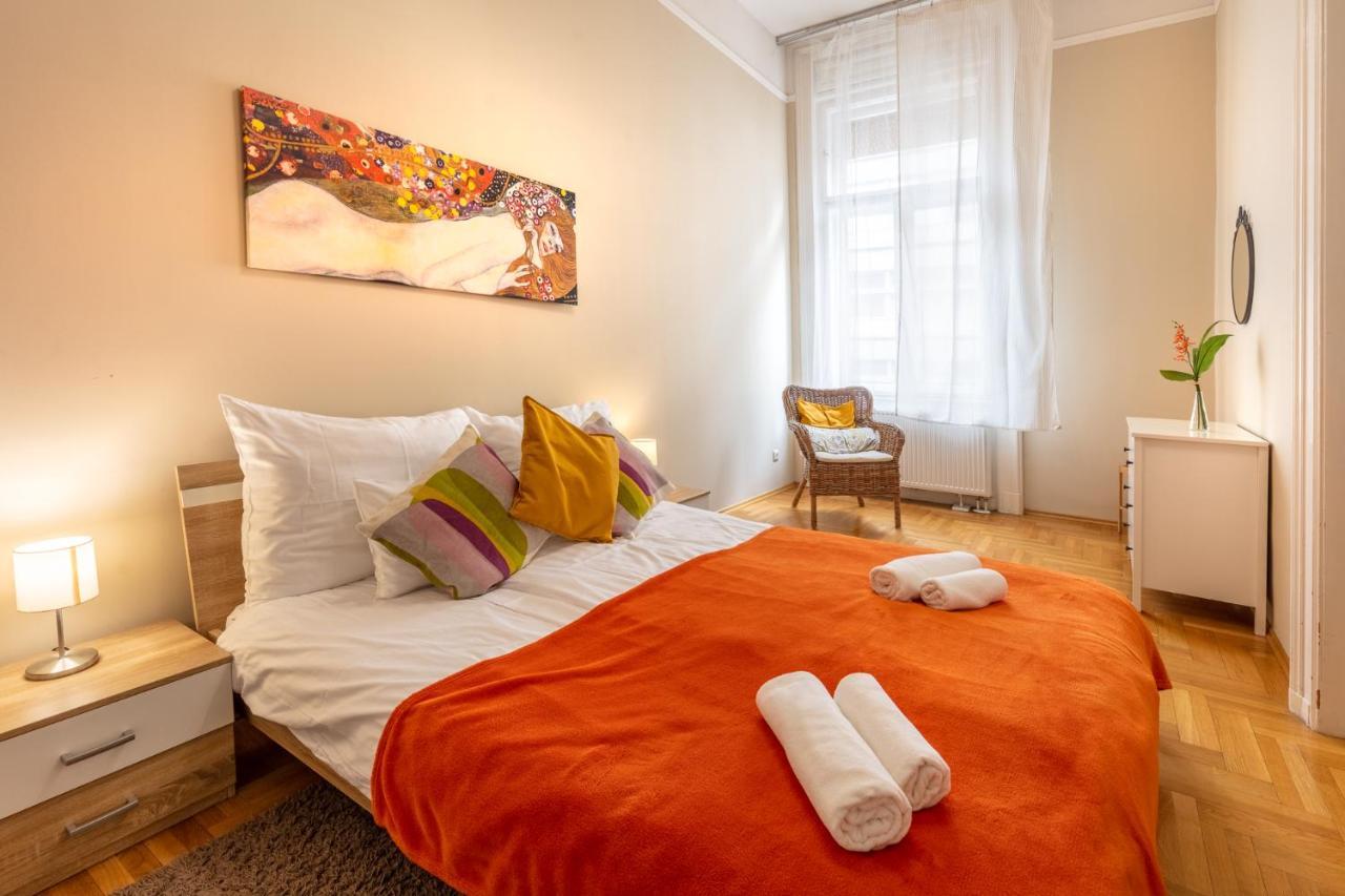 בודפשט Orangehomes Kalvin Sq 2 Bedroom Apartment מראה חיצוני תמונה